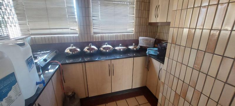 5 Bedroom Property for Sale in Riviera Park North West